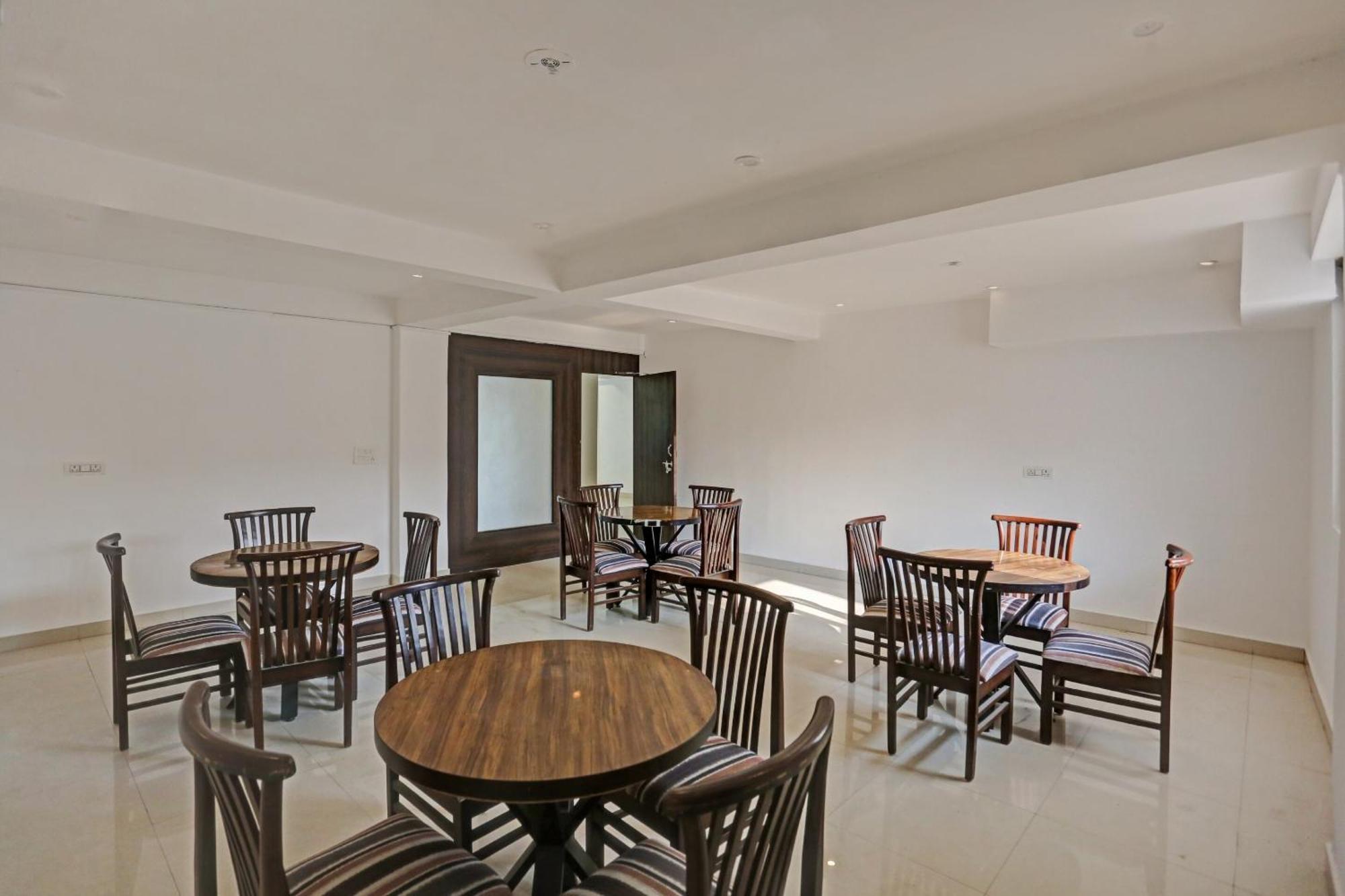 Hotel O The Grand Palm Gurgaon Bagian luar foto